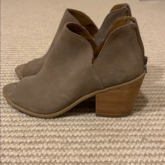 Tan Open Toed Block Heel Booties - Picture 2 of 3